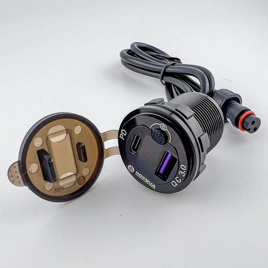 Nocqua - Surface Mounted Kayak Voltmeter + USB