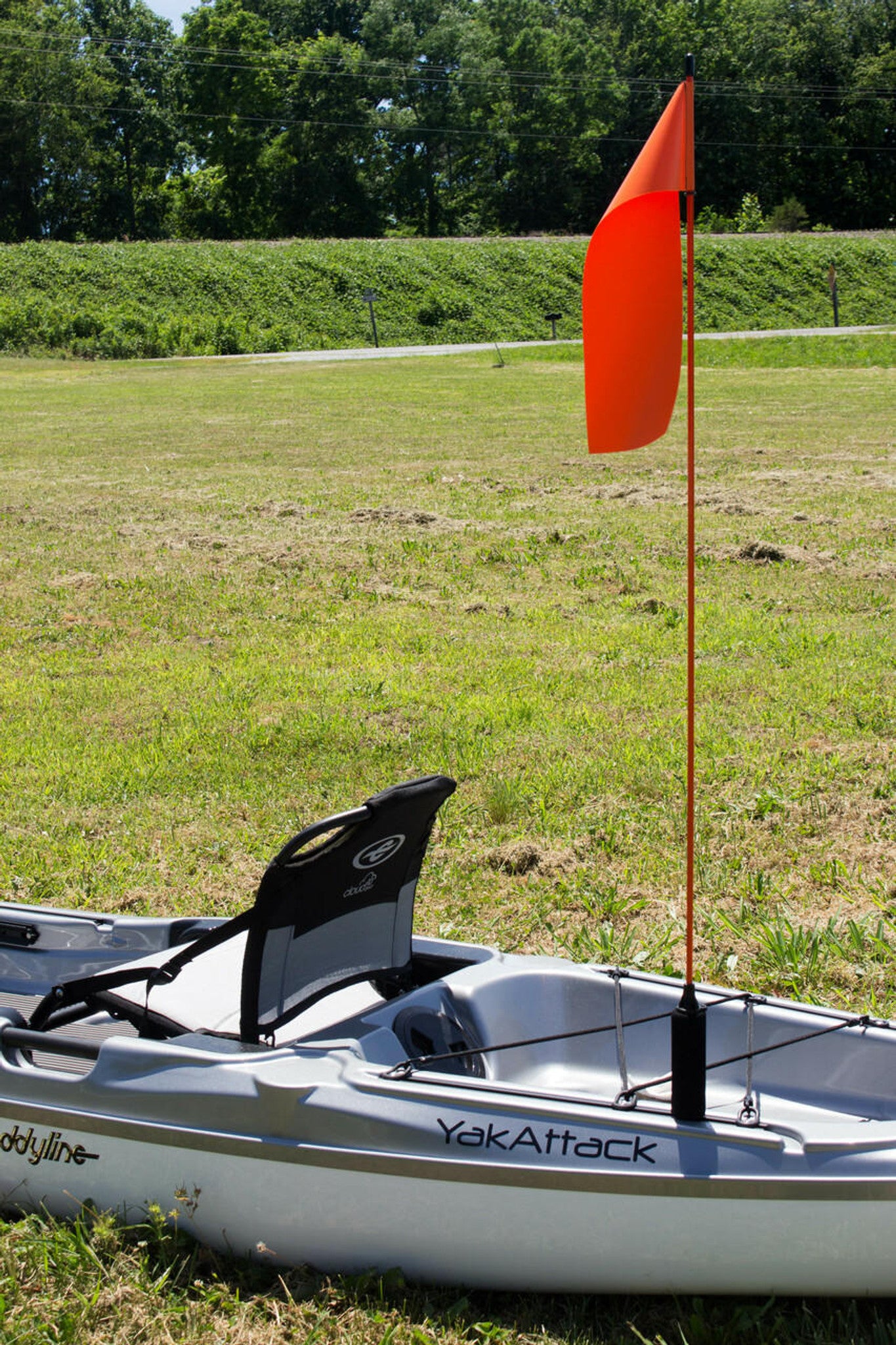 YakAttack VISIFlag, 52" Mast With Flag, Mighty Mount / GearTrac Ready